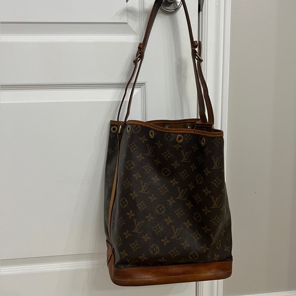 Louis Vuitton Handbags - Louis Vuitton Bucket Bag